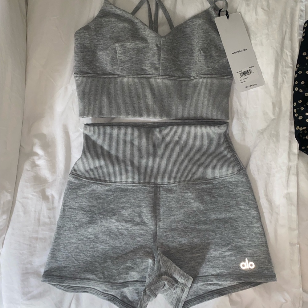 Alo Yoga set. Grey set in XS - Short and bra